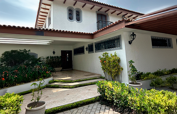 CASA DE ALTO PADRÃO